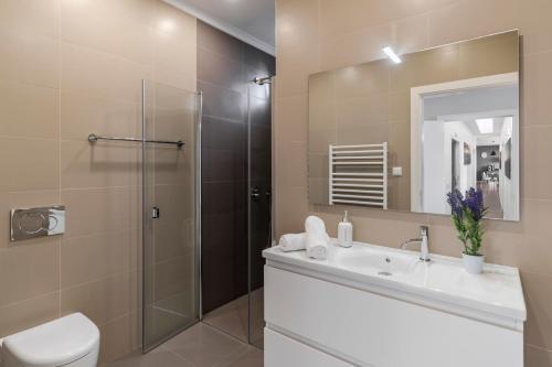 a bathroom with a toilet and a sink and a shower at OurMadeira - Vila da Portada in Funchal