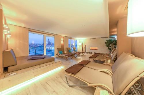 Χώρος καθιστικού στο Libelle - Apartment in der Hafenresidenz mit Kamin & Hafenblick