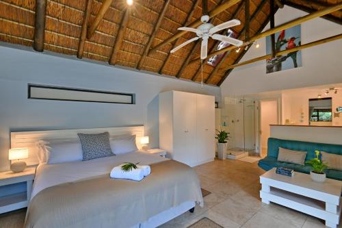 Ένα ή περισσότερα κρεβάτια σε δωμάτιο στο BonBini Guest House