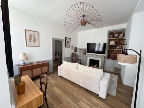 TV a/nebo společenská místnost v ubytování Nouveau Appartement centre de Cahors