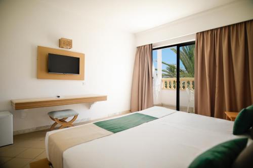 Letto o letti in una camera di Blumar Resort & Spa