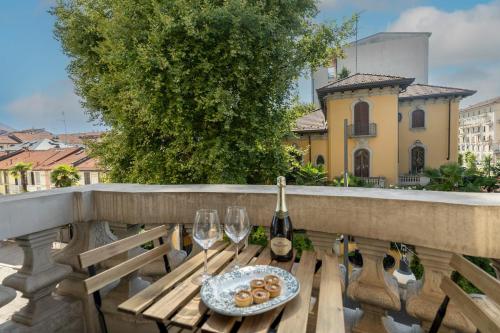Duomo 7 min - Historic Luxury 3 Bedrooms Apt with Parking