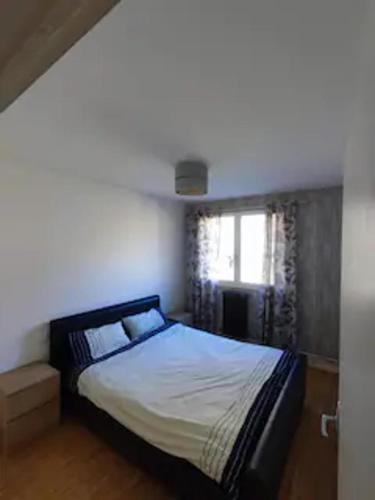 a bedroom with a bed and a window at Mountain View 3 Bedroom Apartment Saint Beat Lez in Saint-Béat