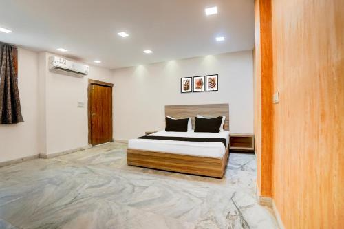 a bedroom with a bed in a room at Hotel O P2 in Bhopal