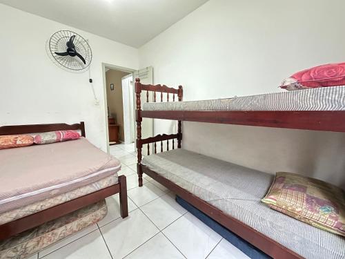 Postel nebo postele na pokoji v ubytování 1 Dorm Pé na Areia – Praia Guilhermina