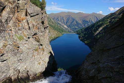 a view of a lake in the middle of a mountain at Apartment in Muhr near Ski Areas in Muhr