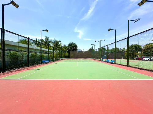 Instalaciones para jugar a tenis o squash en Great Studio Apt Near Marriott Hotel And My Dinh Stadium o alrededores