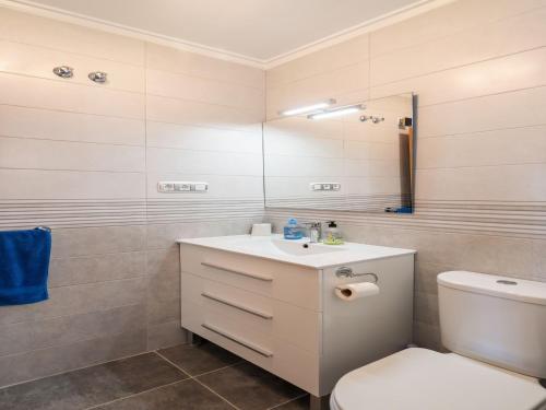 Bilik mandi di Modern Garden Home, Algorfa