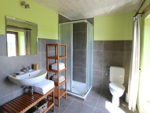 Un baño de Spacious Country Villa