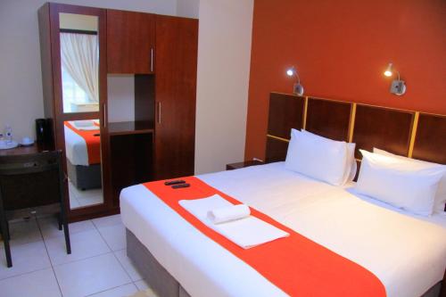 Ένα ή περισσότερα κρεβάτια σε δωμάτιο στο Selepa Hotel Bw