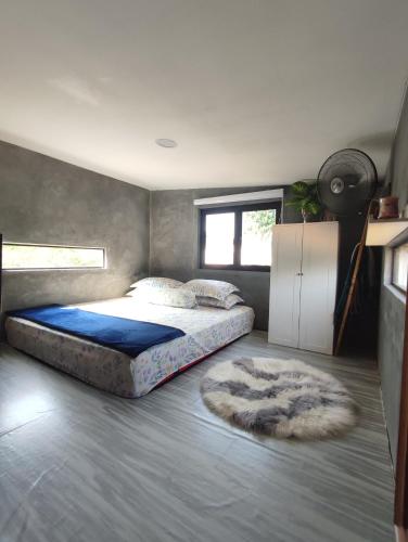 Ένα ή περισσότερα κρεβάτια σε δωμάτιο στο Aininaz Tiny House