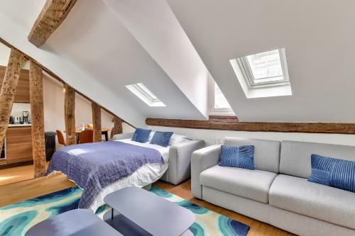 Urban Flat 117 - Parisian Apartment in the Center