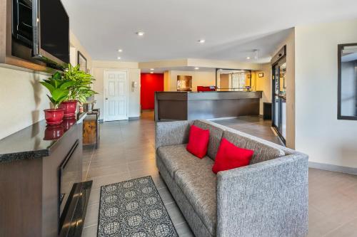 Η κουζίνα ή μικρή κουζίνα στο Comfort Inn