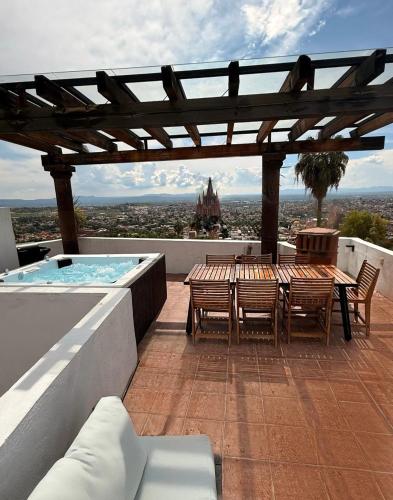 a patio with a table and chairs and a swimming pool at LUXO Casa en San Miguel de Allende Centro con Vistas Panorámicas in San Miguel de Allende