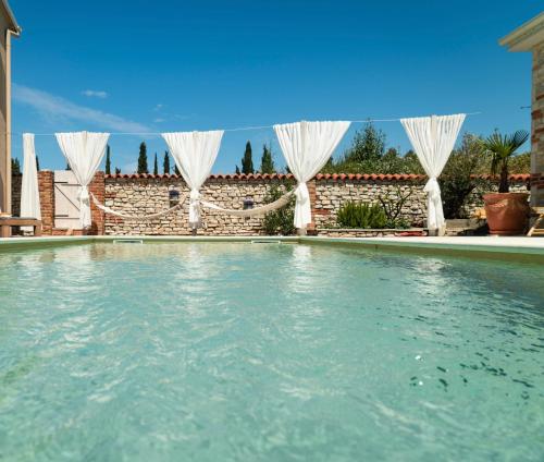 Vi la Mare - Mediterranes Apartment-Feeling mit Poolgenuss