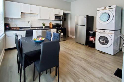 Cozy 2BR, Near Top attractionsにあるキッチンまたは簡易キッチン