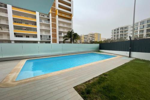 Brand New 2 BDR Apartment With Pool by LovelyStay
