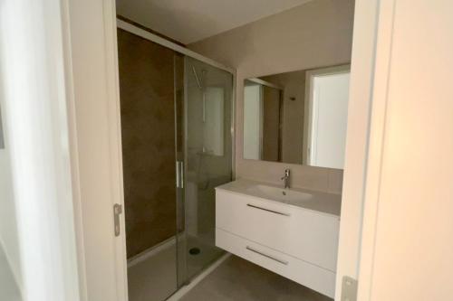 Brand New 2 BDR Apartment With Pool by LovelyStay