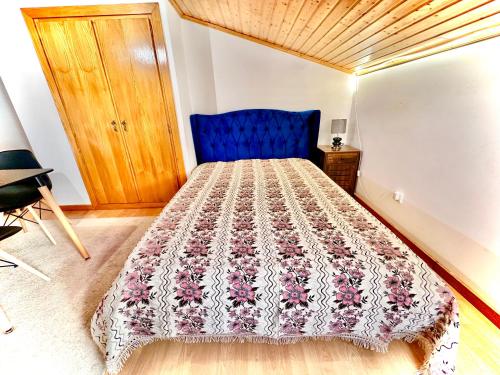 Postel nebo postele na pokoji v ubytování Estúdio com cozinha e casa de banho!