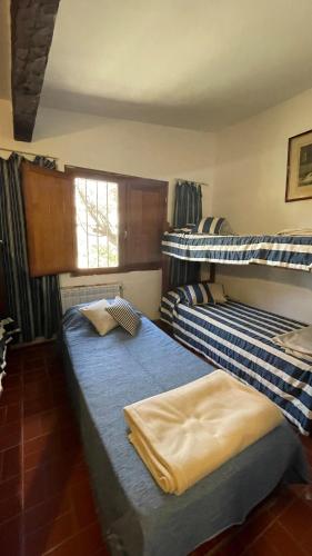 Katil atau katil-katil dalam bilik di Casa en Ascochinga privado