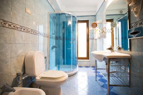 A bathroom at Orchidea Hotel