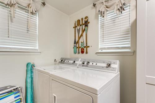 Φωτογραφία από το άλμπουμ του Walk to Beach, Gazebo with Hot Tub Gulfport Gem! σε Gulfport