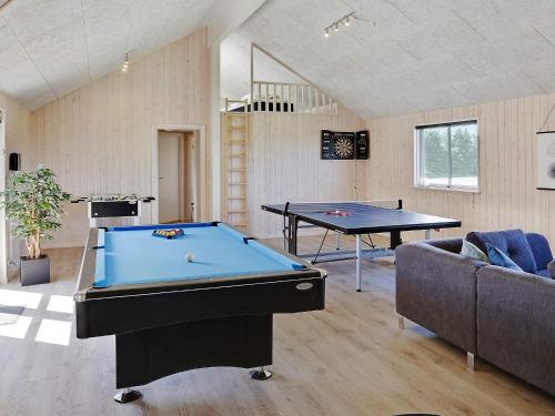 Meja biliard di Luxury Retreat by Hostrup Beach - By Traum Ferienwohnungen