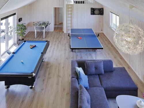 Meja biliard di Luxury Retreat by Hostrup Beach - By Traum Ferienwohnungen