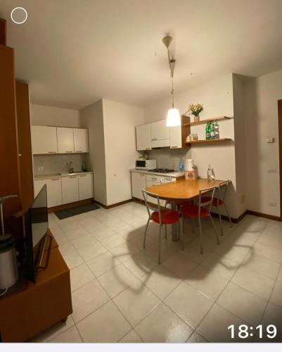 a kitchen with a table and chairs in a room at Mini Appartamento Rosso in Dalmine