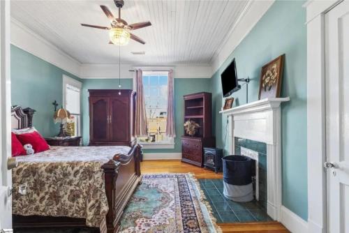 Ein Bett oder Betten in einem Zimmer der Unterkunft Heart of Downtown, Walk to Dining and Shops