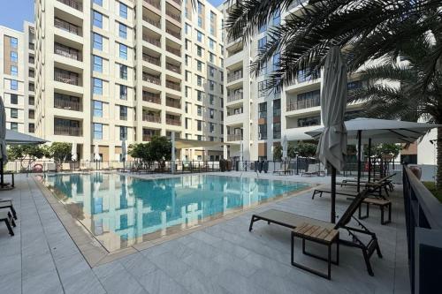 Elegant 1 Bed Creek Beach Stay with Beach Access