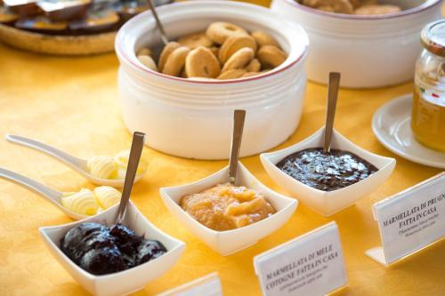 Еда / где поесть недалеко от отеля