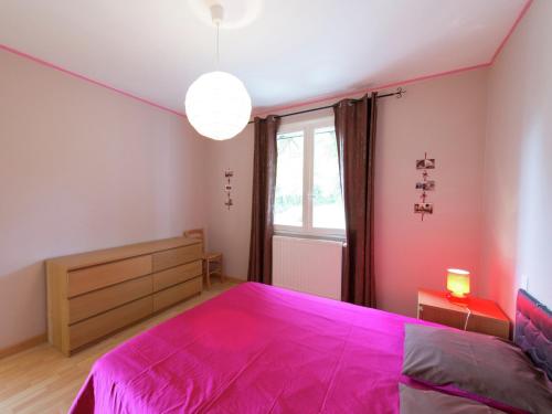 a bedroom with a pink bed and a window at Relaxing Retreat in Bathernay in Bathernay