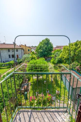 Κήπος έξω από το Veronauptoyou Apartments