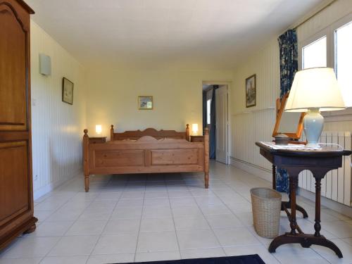 Vacation Home in France with Poolにあるベッド