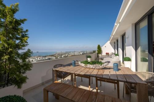 Luxury Penthouse with Panoramic Sea Views in Higuerón West