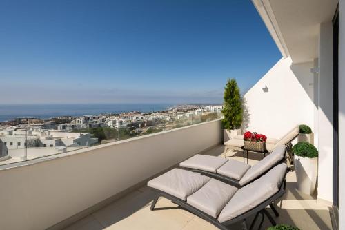 Luxury Penthouse with Panoramic Sea Views in Higuerón West