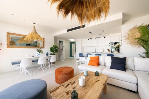 Luxury Penthouse with Panoramic Sea Views in Higuerón West