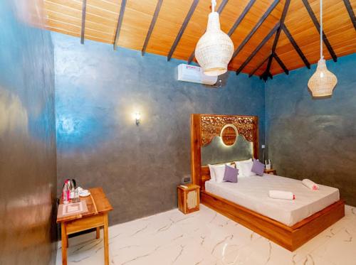 Кровать или кровати в номере Dutch Canel Retreat Boutique Villa With Free Airport Pickup