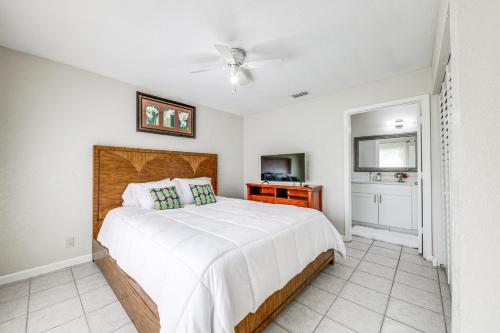 a bedroom with a bed and a ceiling fan at Private Patio and Yard! Lake Worth Beach Retreat in Lake Worth Corridor
