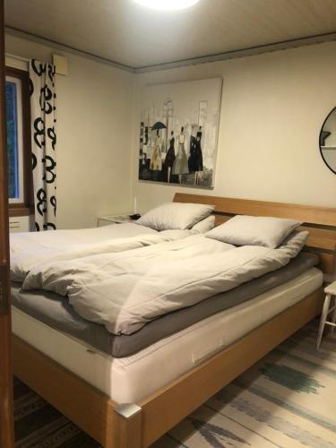 Postel nebo postele na pokoji v ubytování Charmigt hus i Skärgården, en bussresa från City