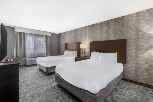Voodi või voodid majutusasutuse Best Western Concord Inn and Suites toas