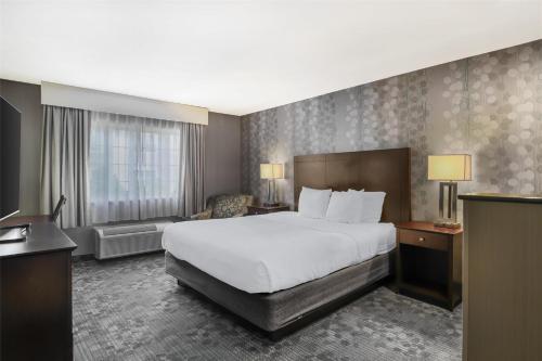Voodi või voodid majutusasutuse Best Western Concord Inn and Suites toas