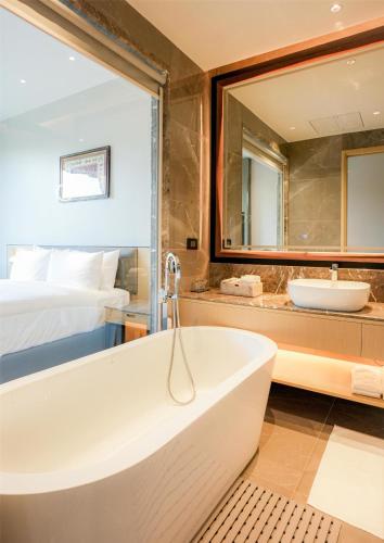 Un baño de Radisson Hotel Jamshedpur