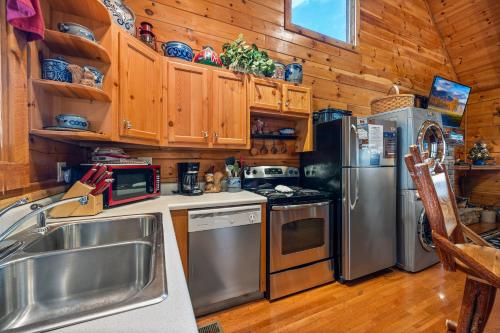 Dapur atau dapur kecil di Bear Hug Hideaway