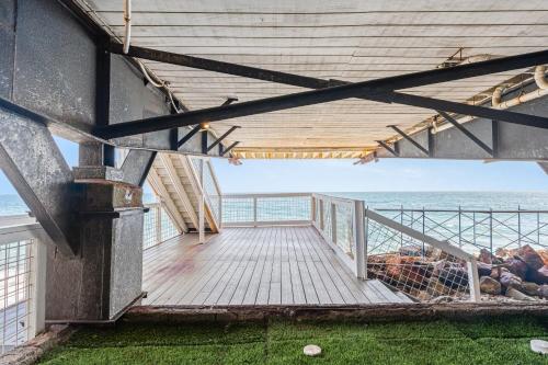 Μπαλκόνι ή βεράντα στο Big Rock Beach Retreat with Oceanfront Balconies Direct Beach Access Sweeping Sunset Views Pacific Coast Outlook by AvantStay