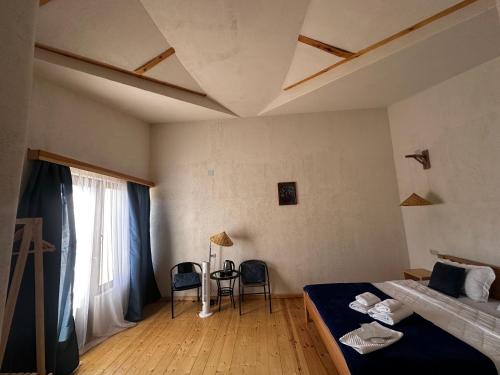 Una cama o camas en una habitación de "White House Nakani" - Guesthouse near the centre