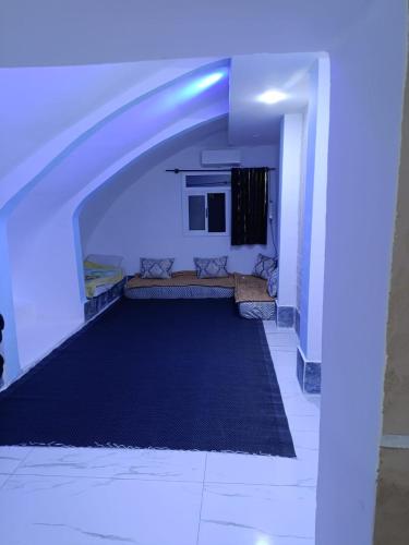 Μια τηλεόραση ή/και κέντρο ψυχαγωγίας στο Maison, situé dans une ferme