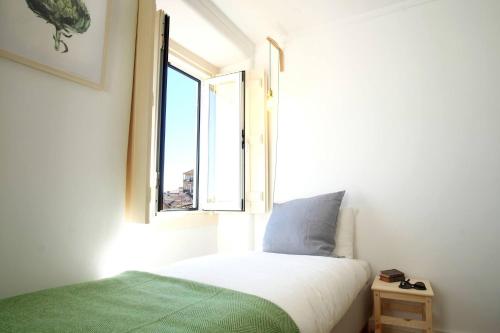 BH4E Spacious 3-Bedroom Apartment with Natural Light & Stunning Views in Bairro Alto!