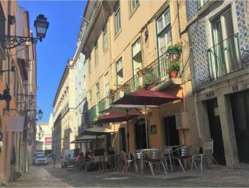 BH4E Spacious 3-Bedroom Apartment with Natural Light & Stunning Views in Bairro Alto!